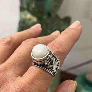 Sterling SILVER Tibetan ivy ring w stash compartment 7”